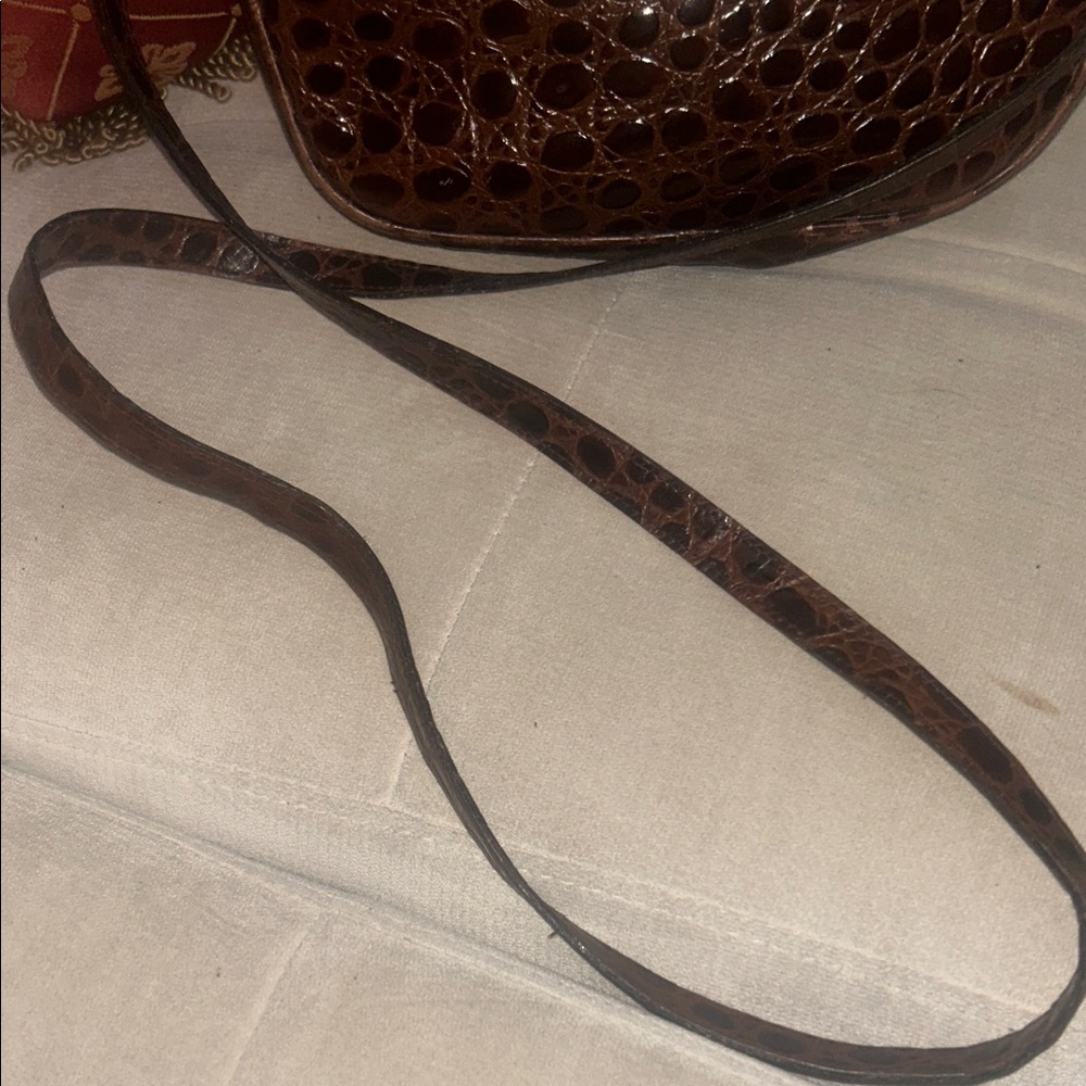 🚨VTG🚨RARE Salvatore Ferragamo CROCODILE EMBOSSED Leather Crossbody Bag
BA212559 - Picture 10 of 10